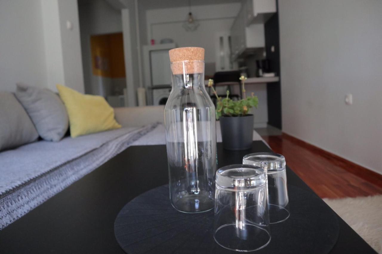יואנינה Black & Yellow Apartment At City Center מראה חיצוני תמונה