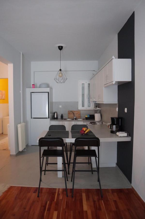 יואנינה Black & Yellow Apartment At City Center מראה חיצוני תמונה