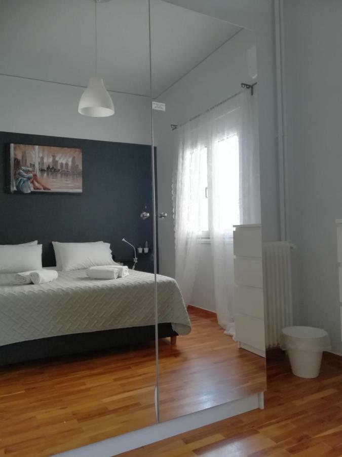 יואנינה Black & Yellow Apartment At City Center מראה חיצוני תמונה
